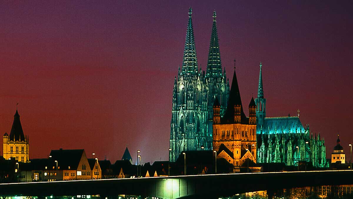 Shines bright day and night: The Cologne Cathedral