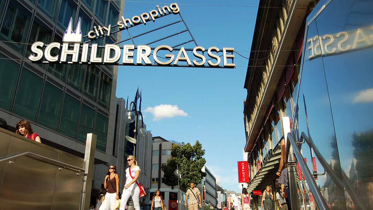 Schildergasse is the main shopping street in Cologne